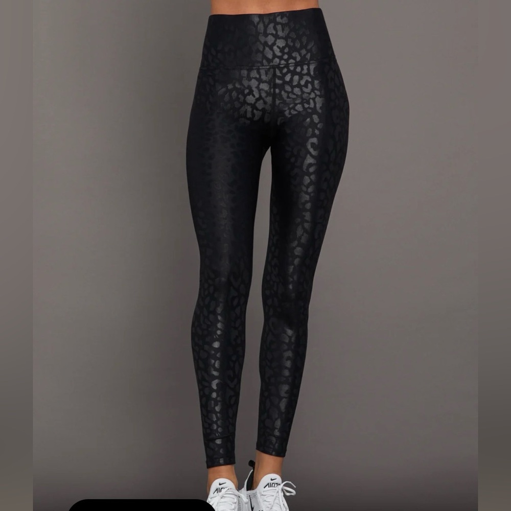 $128 Carbon 38 High Rise 7/8 Legging in Leopard Takara Shine small